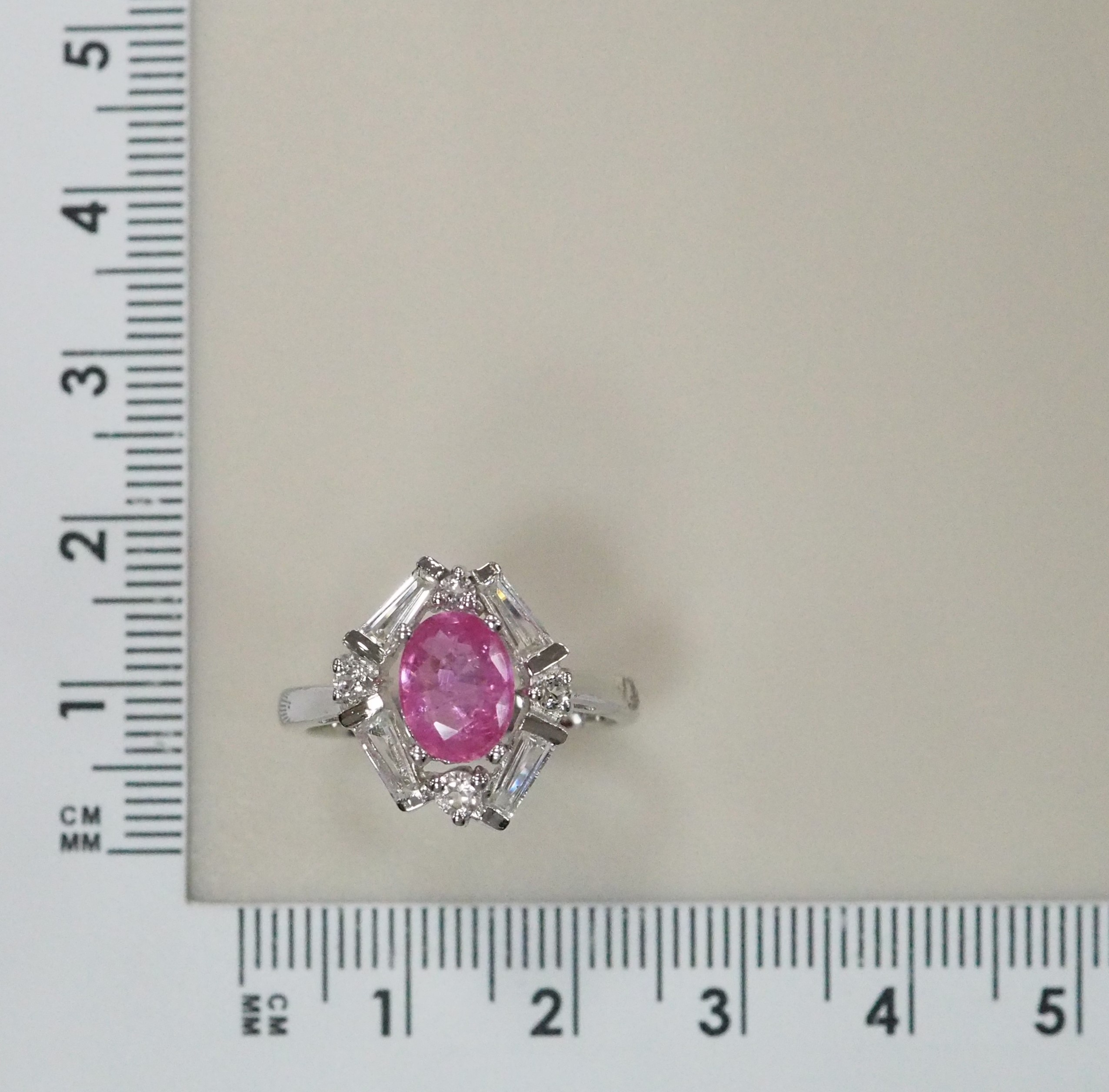 Серебряное кольцо с розовым сапфиром